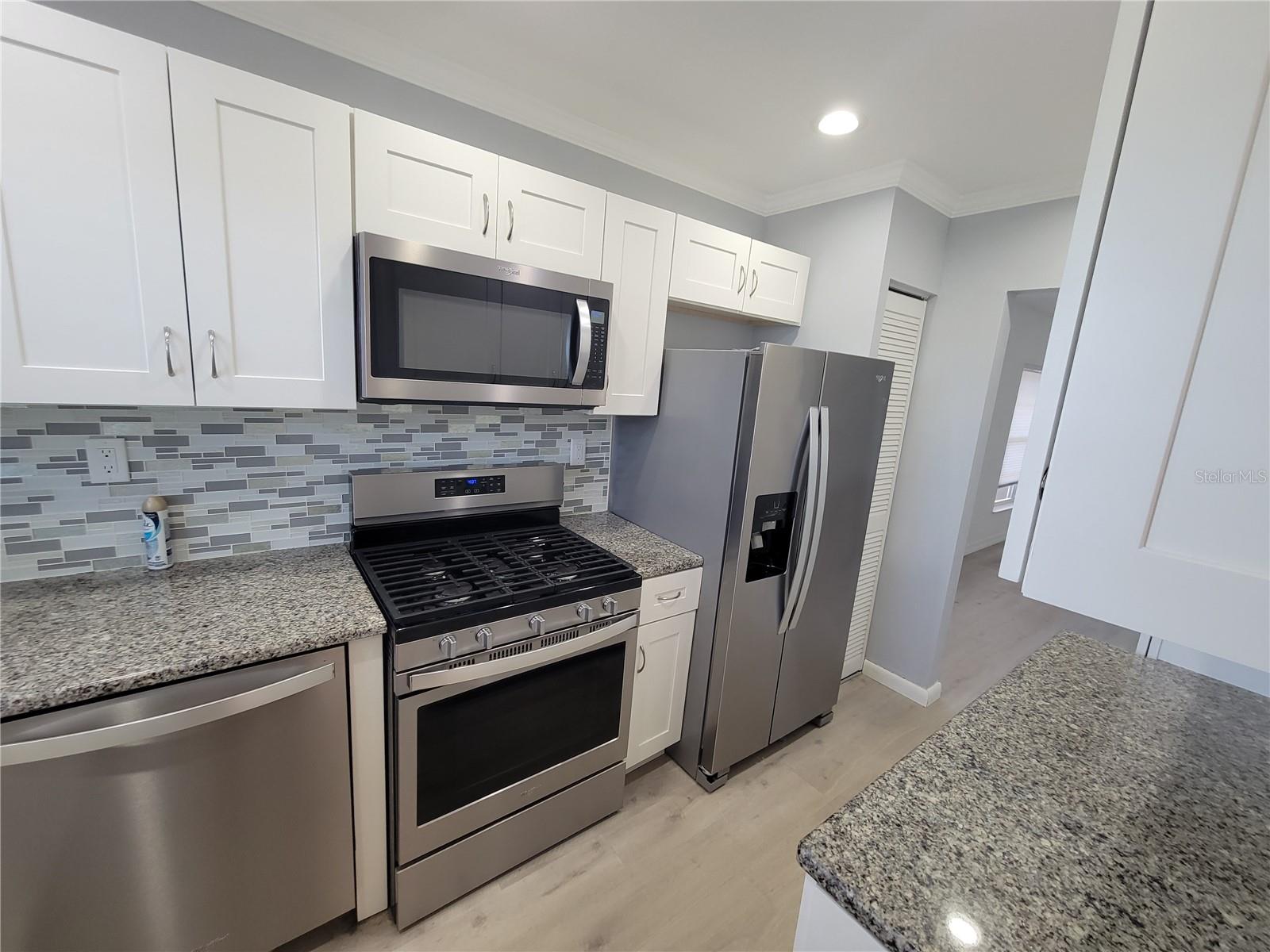 Listing photo id 0 for 9950 62nd Terrace N 410
