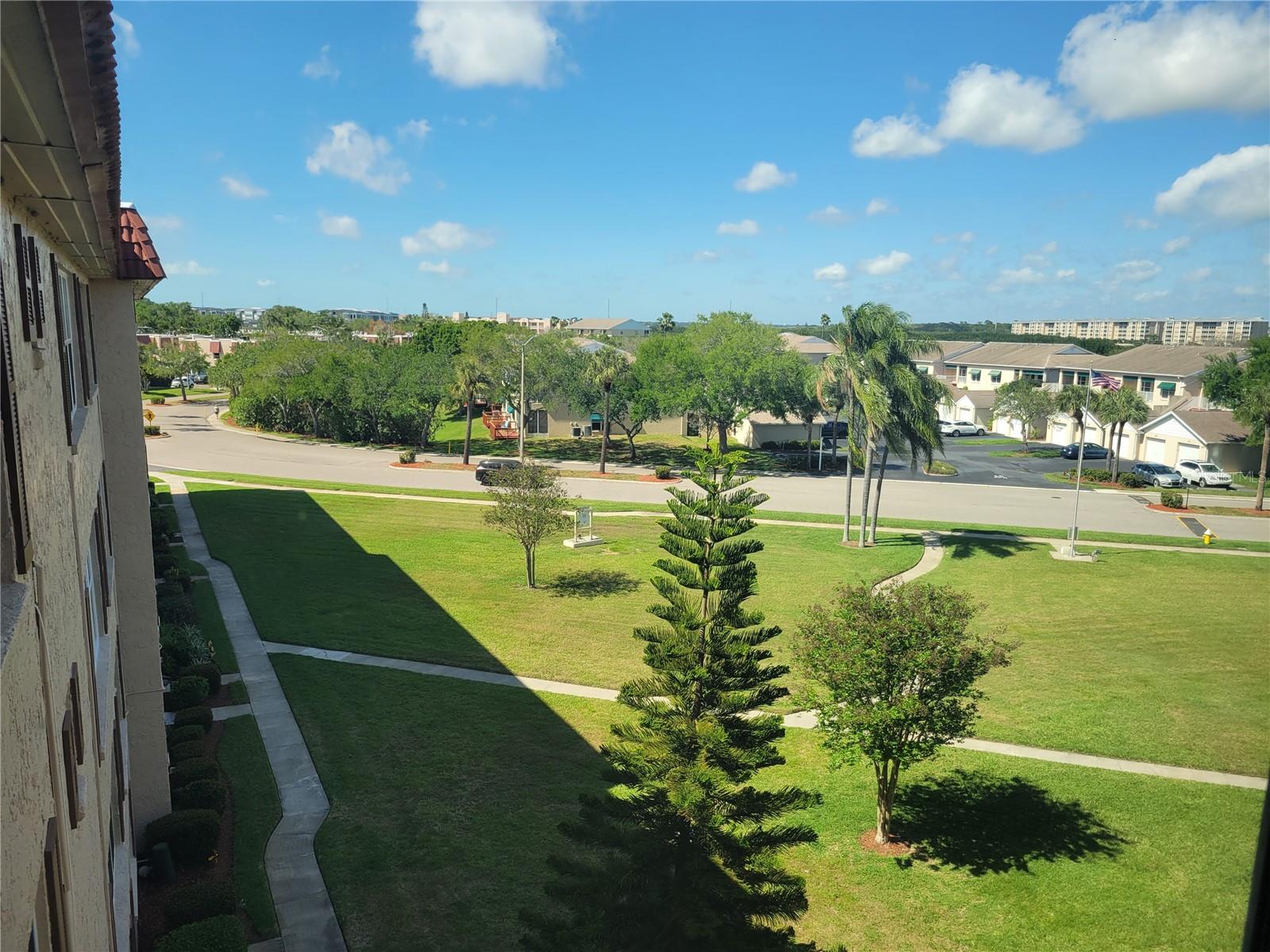 Listing photo id 25 for 9950 62nd Terrace N 410