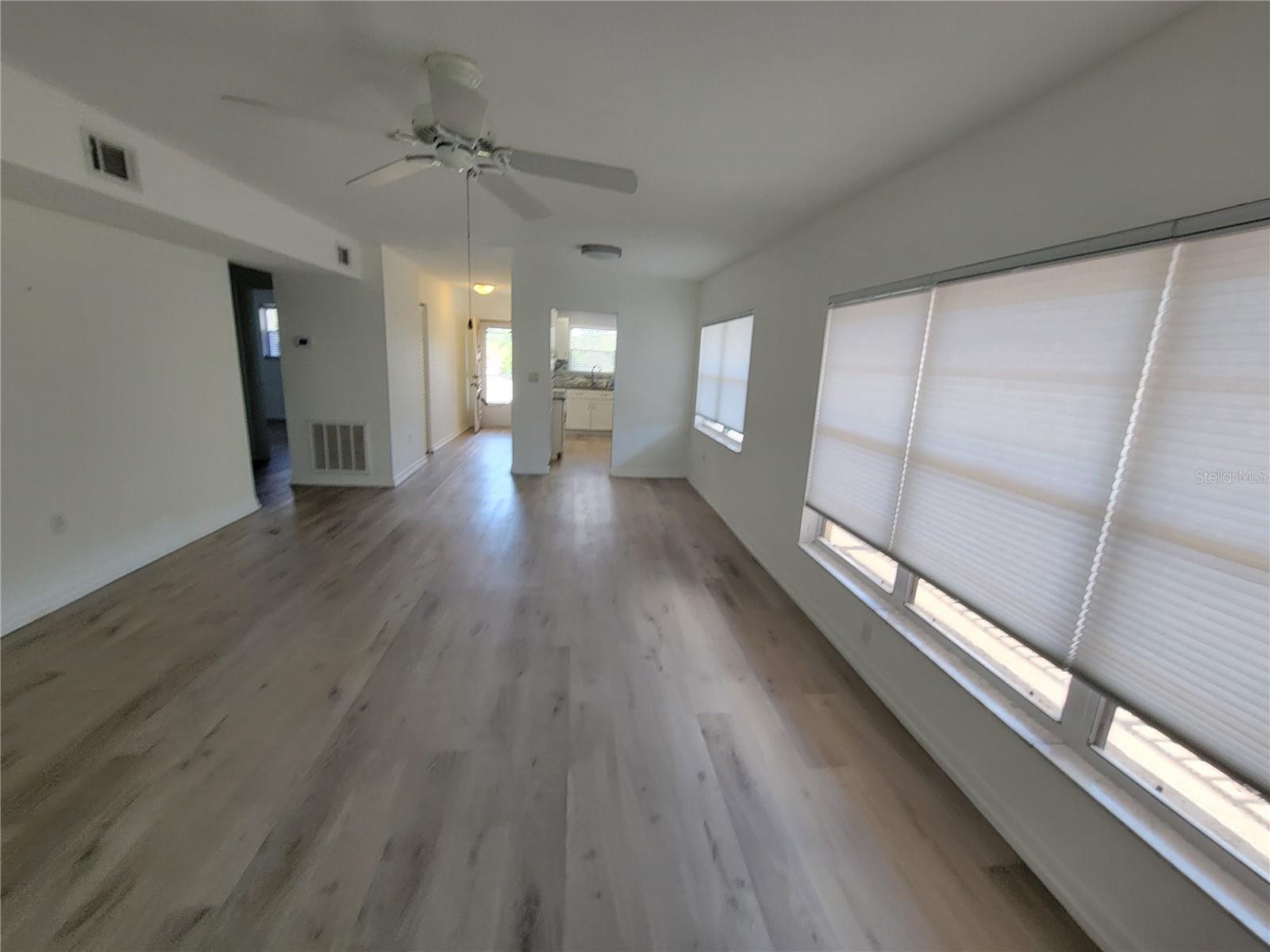 Listing photo id 30 for 9950 62nd Terrace N 410