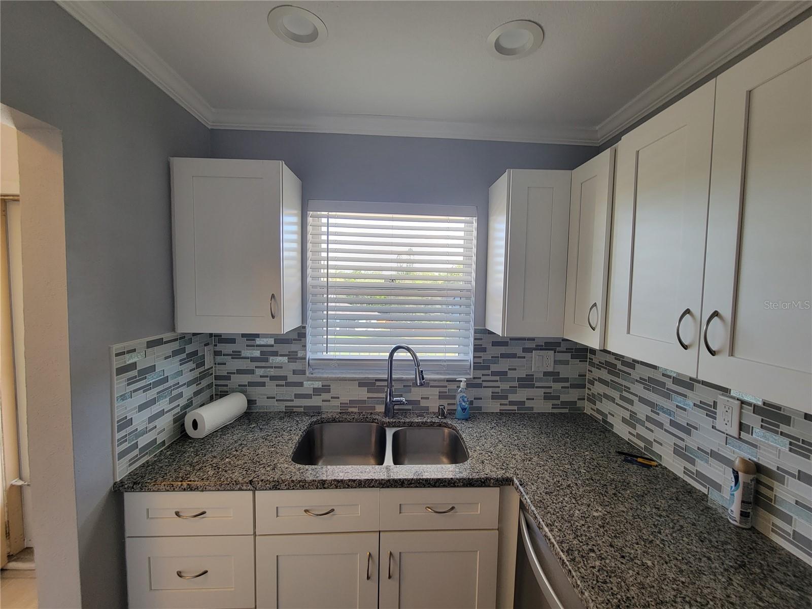 Listing photo id 33 for 9950 62nd Terrace N 410