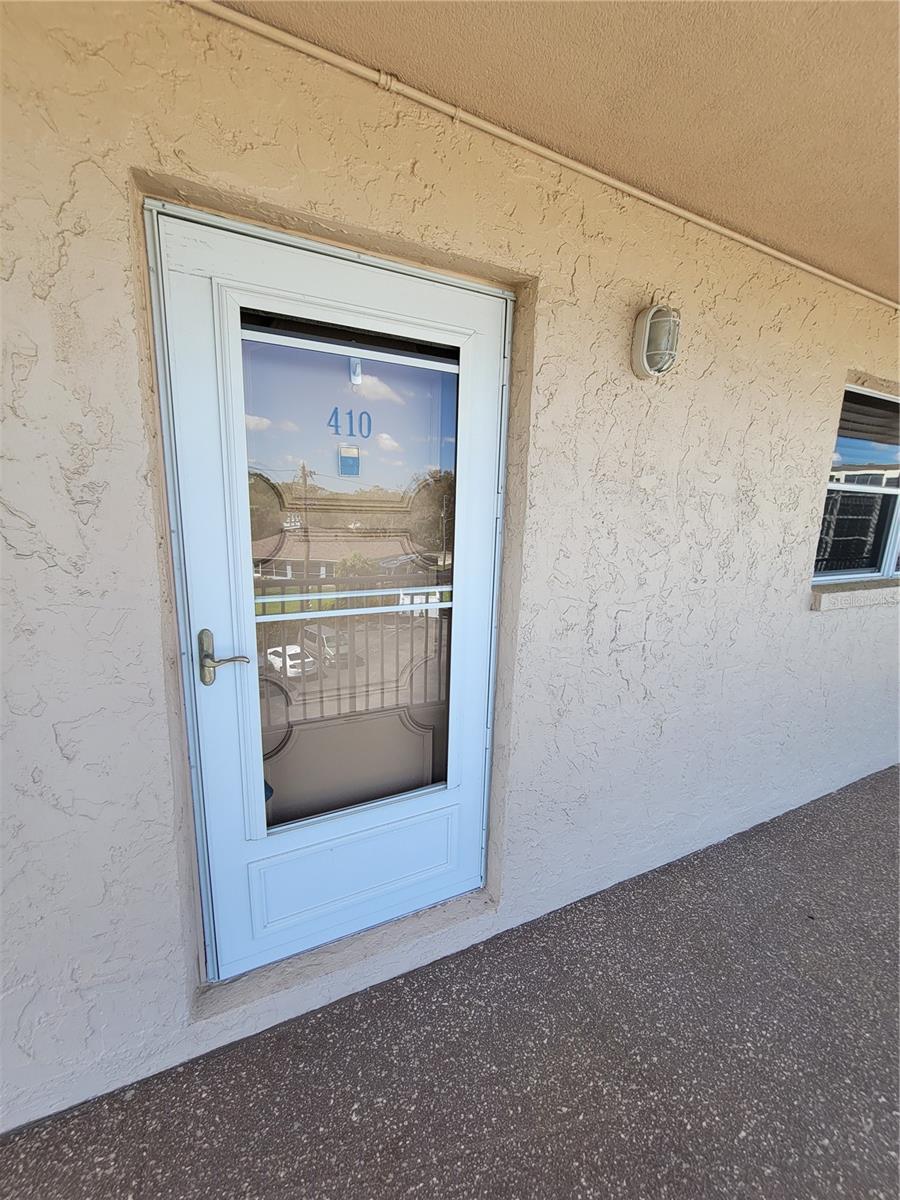 Listing photo id 34 for 9950 62nd Terrace N 410