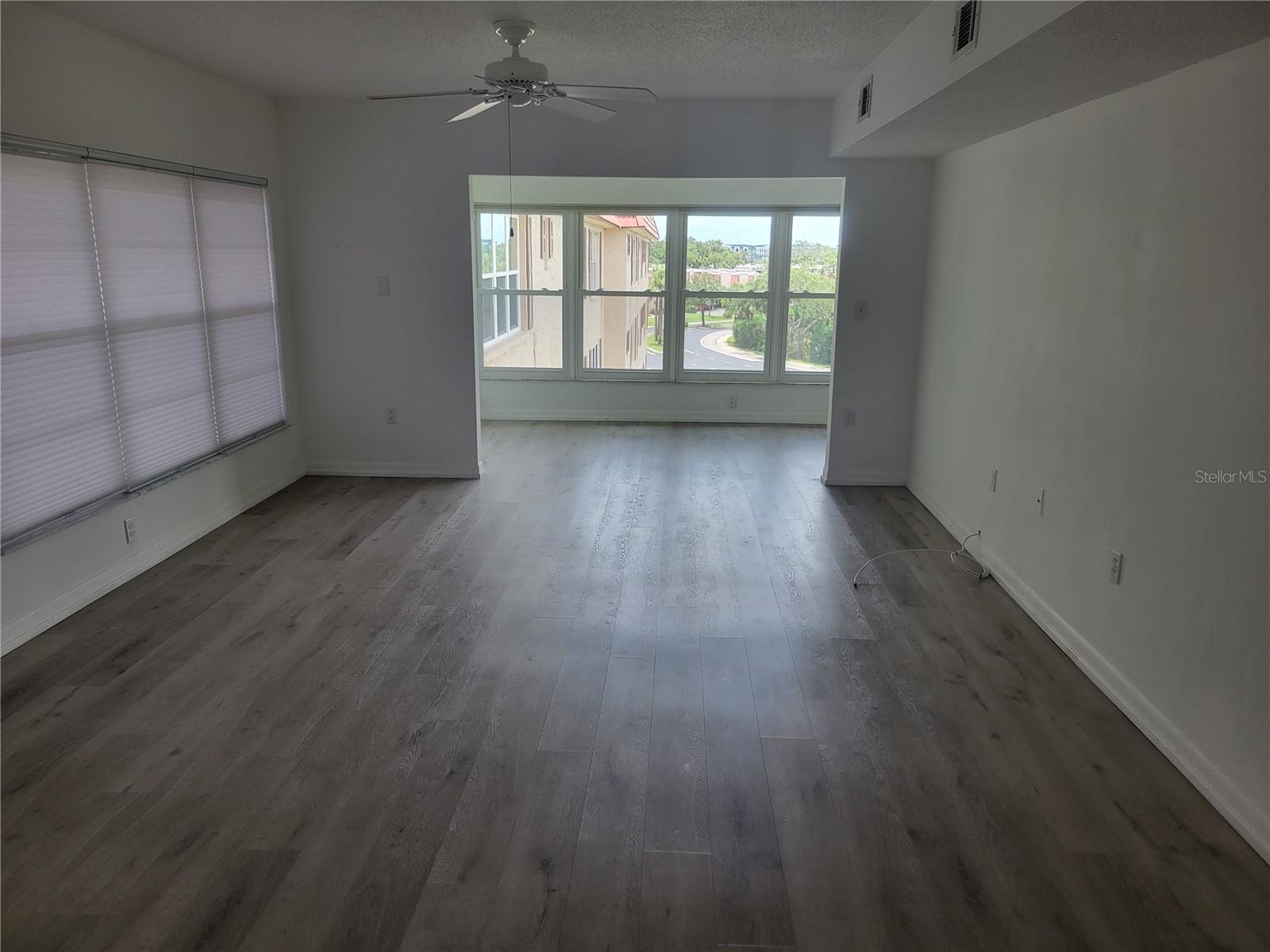 Listing photo id 41 for 9950 62nd Terrace N 410