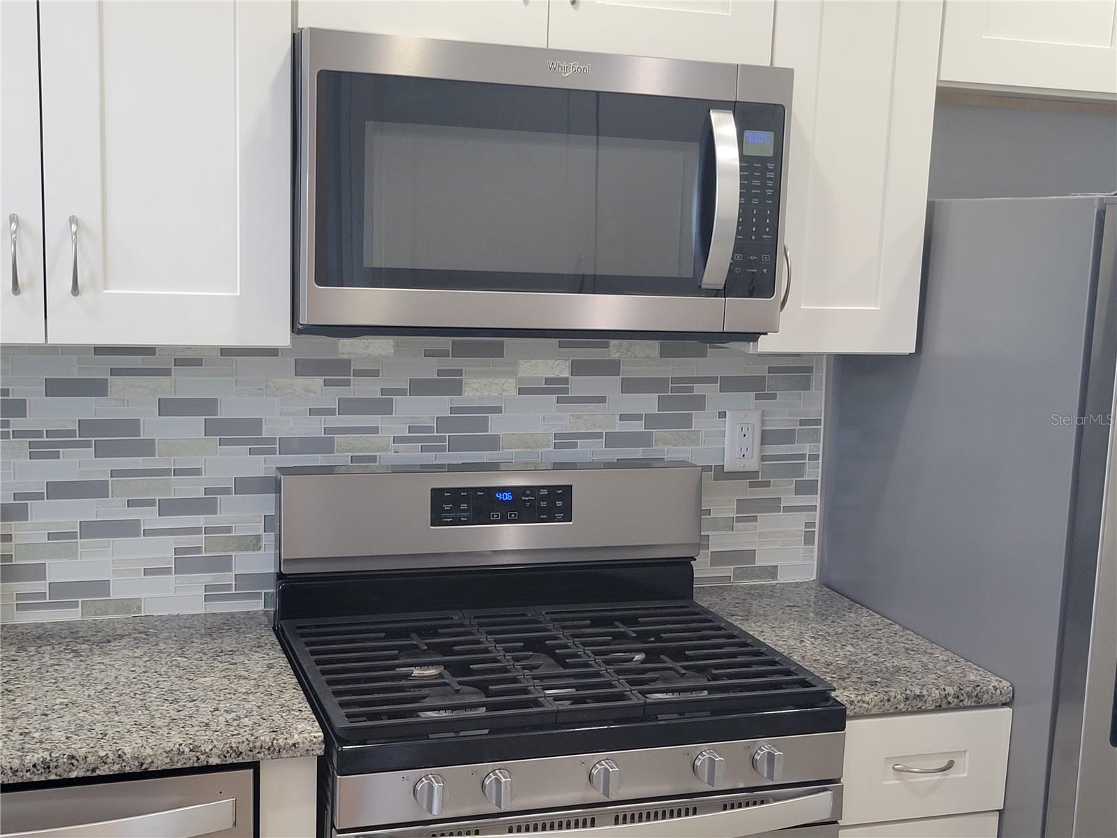 Listing photo id 3 for 9950 62nd Terrace N 410