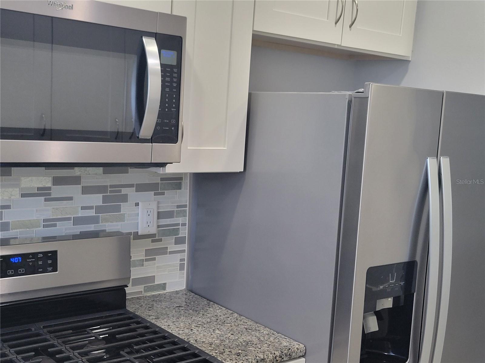 Listing photo id 4 for 9950 62nd Terrace N 410