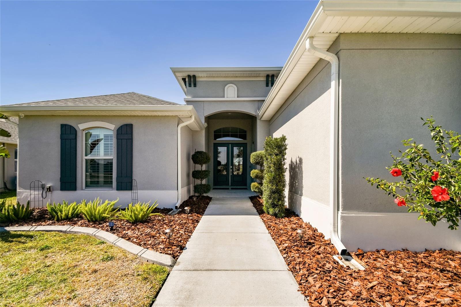 Listing photo id 2 for 5226 Lake Venice Drive