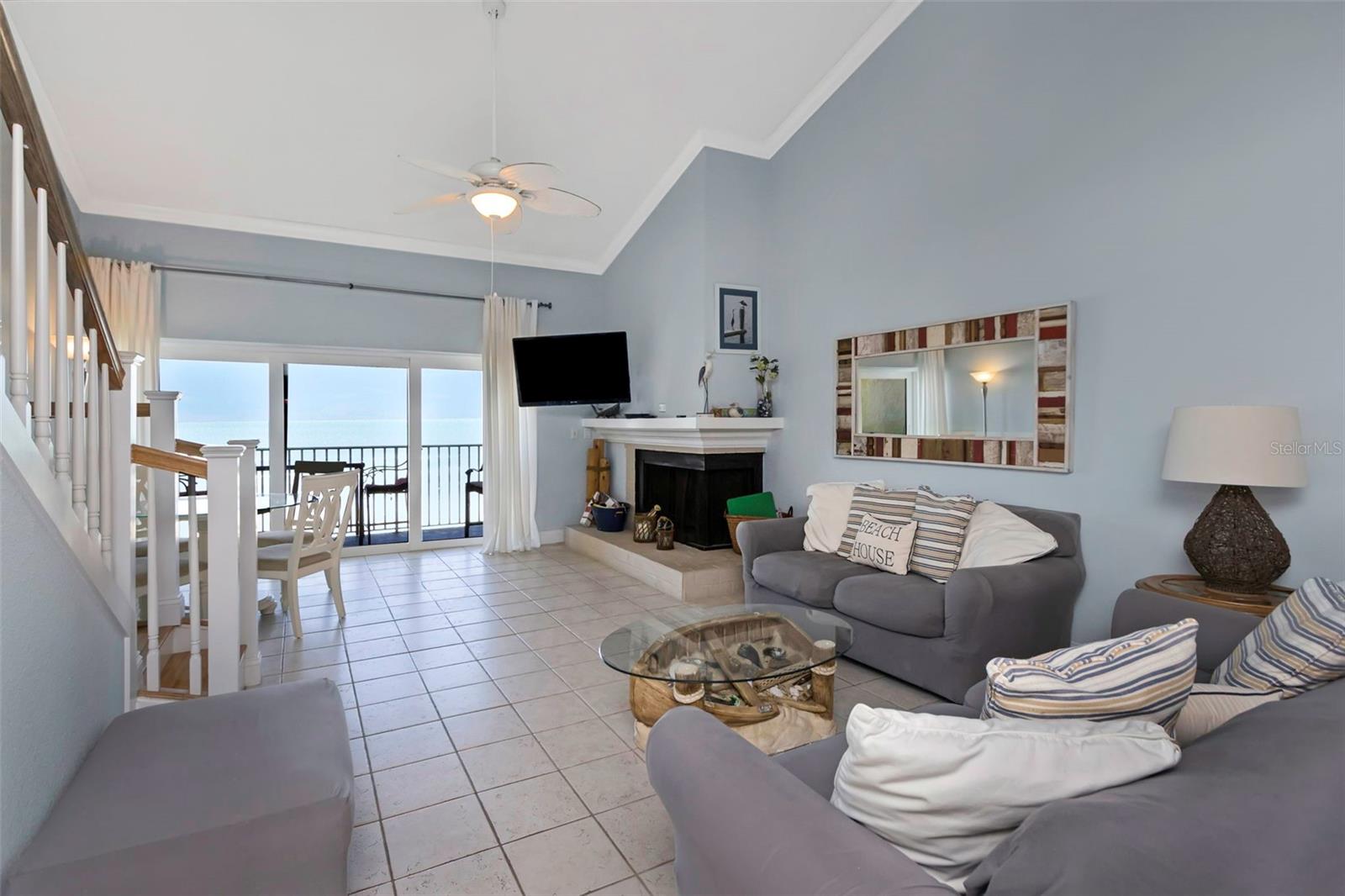 Listing photo id 5 for 20204 Gulf Boulevard 9