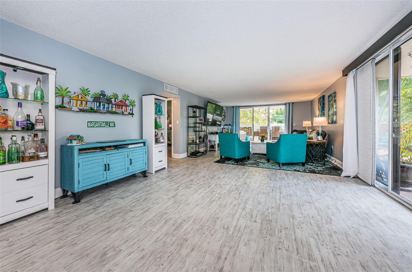 Listing photo id 16 for 2699 Seville Boulevard 105