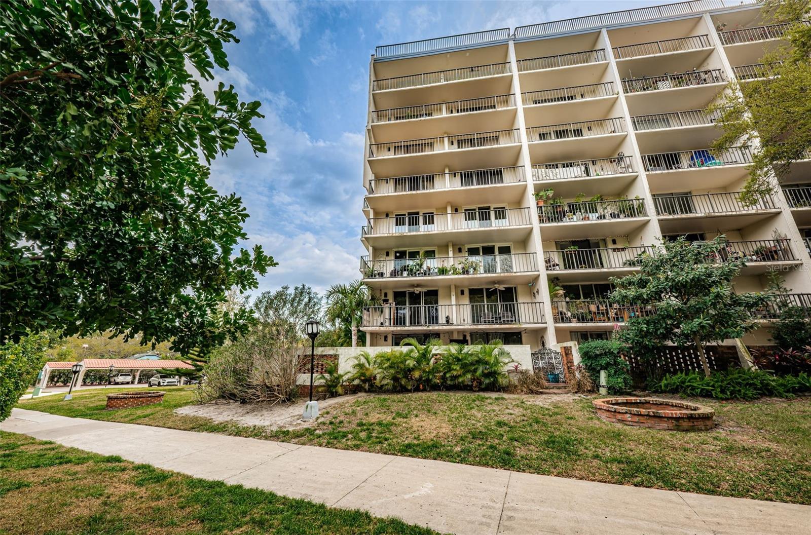 Listing photo id 41 for 2699 Seville Boulevard 105