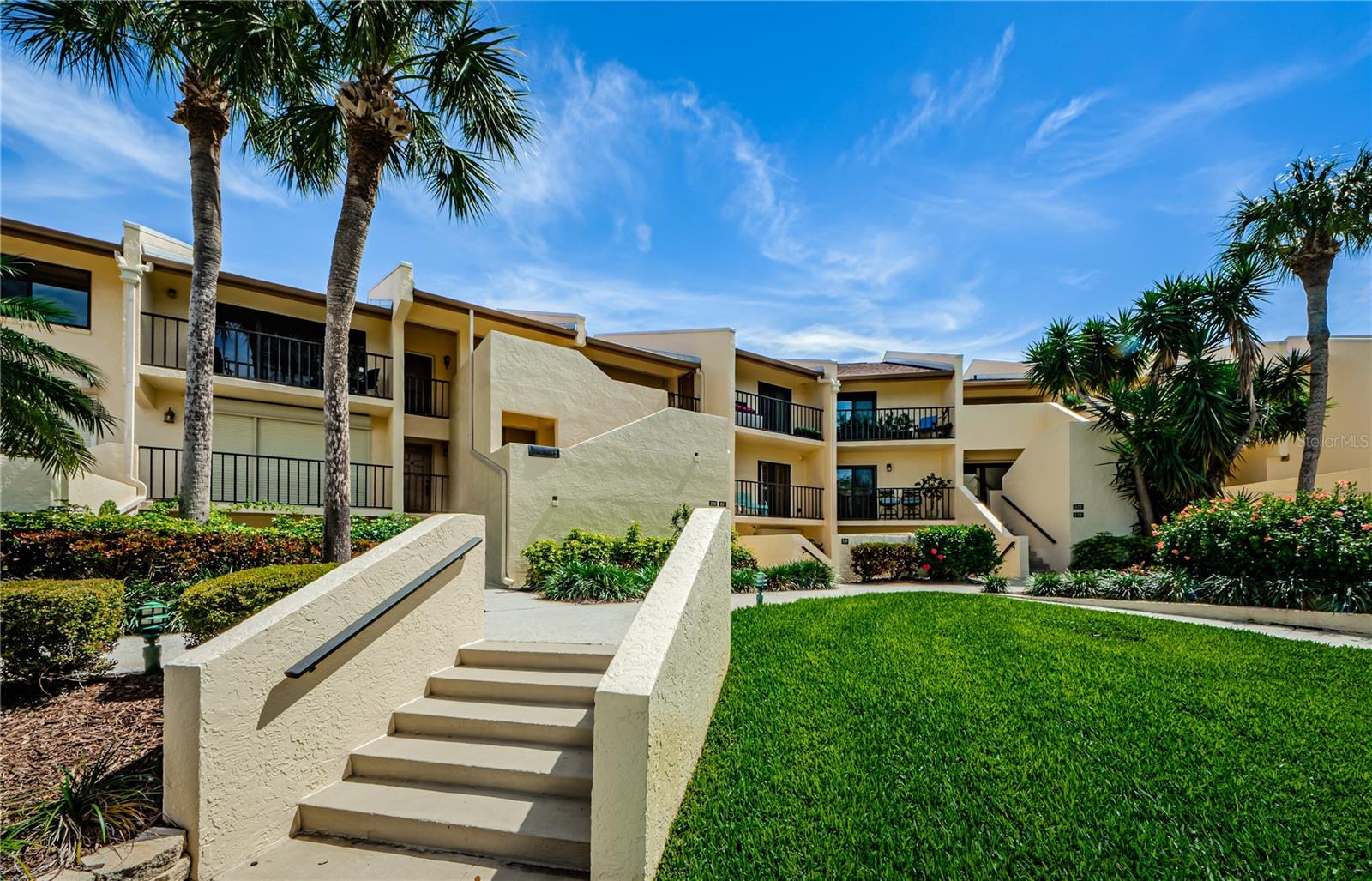 Listing photo id 2 for 7540 Sunshine Skyway Lane S 121