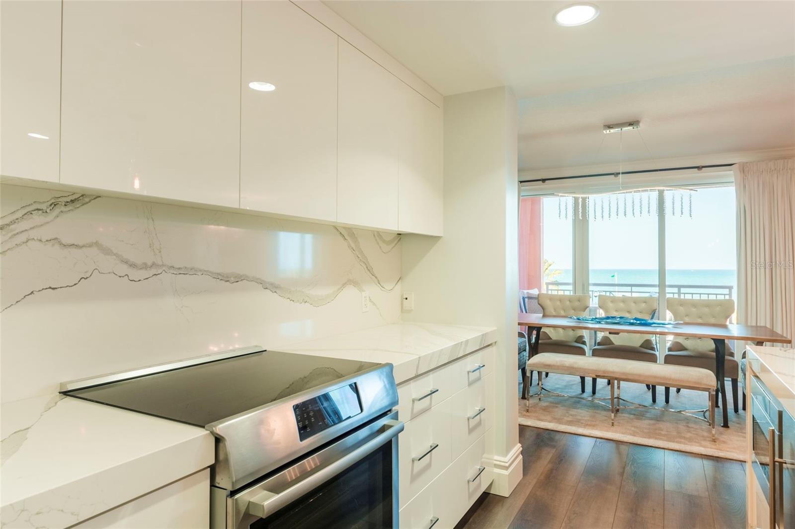 Listing photo id 11 for 301 Gulfview Boulevard 304