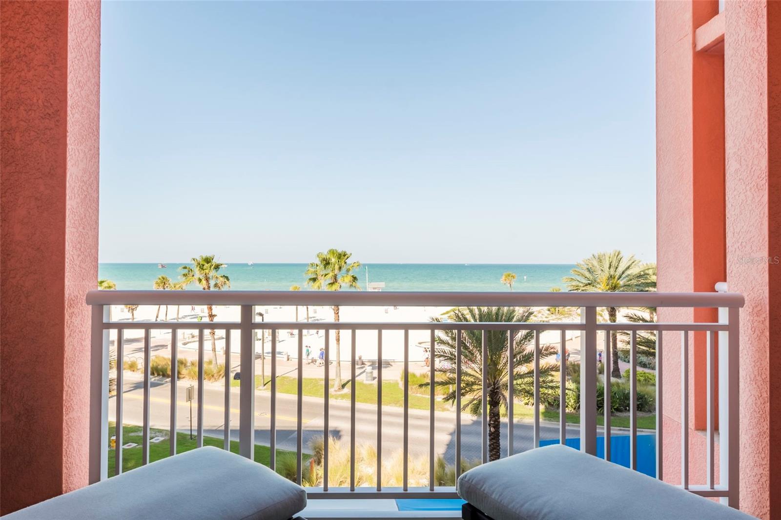 Listing photo id 4 for 301 Gulfview Boulevard 304