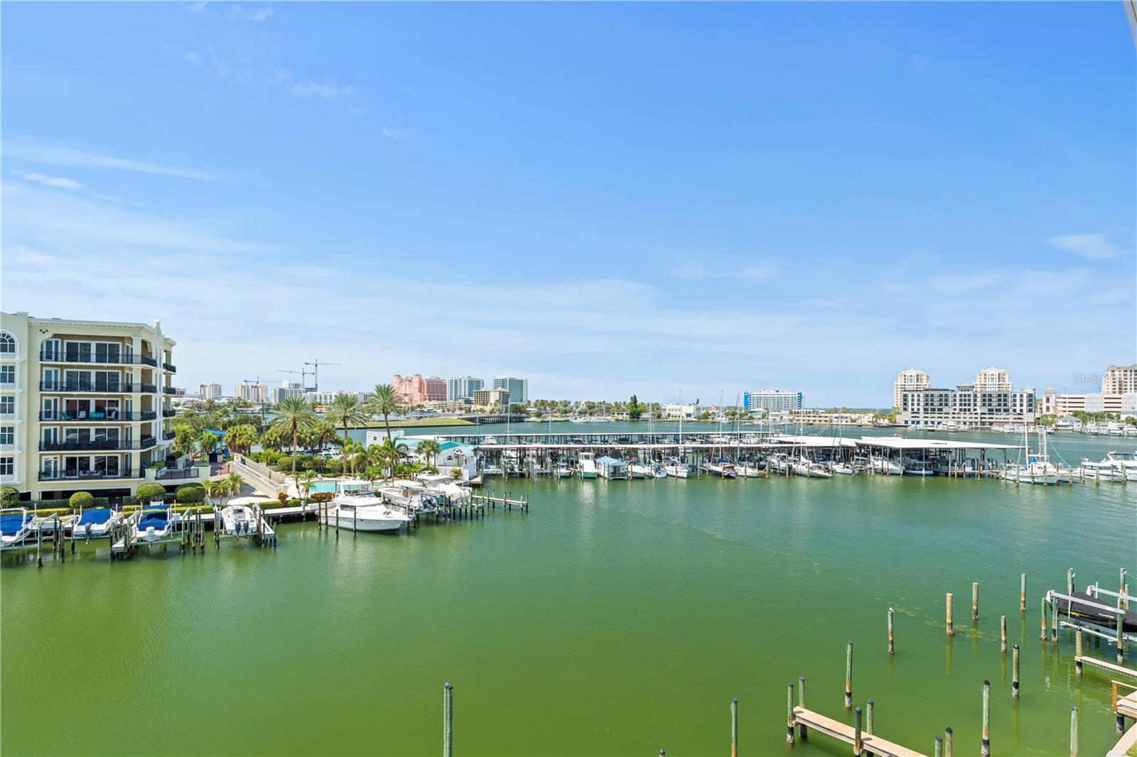 Listing photo id 15 for 211 Dolphin Point 301