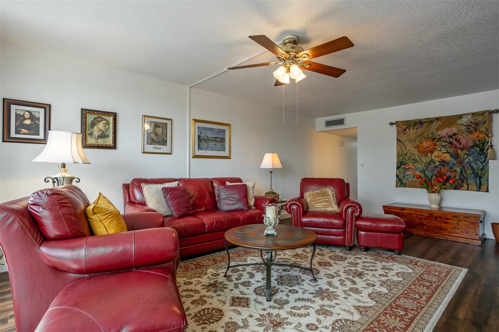 Listing photo id 8 for 2612 Pearce Drive 302