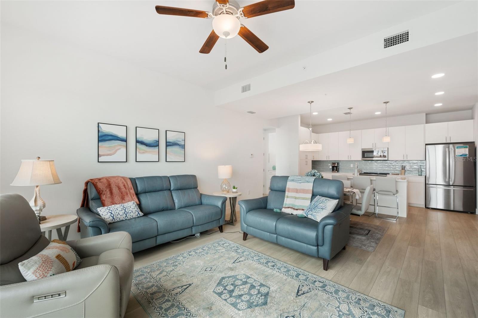 Listing photo id 2 for 300 150th Avenue 510