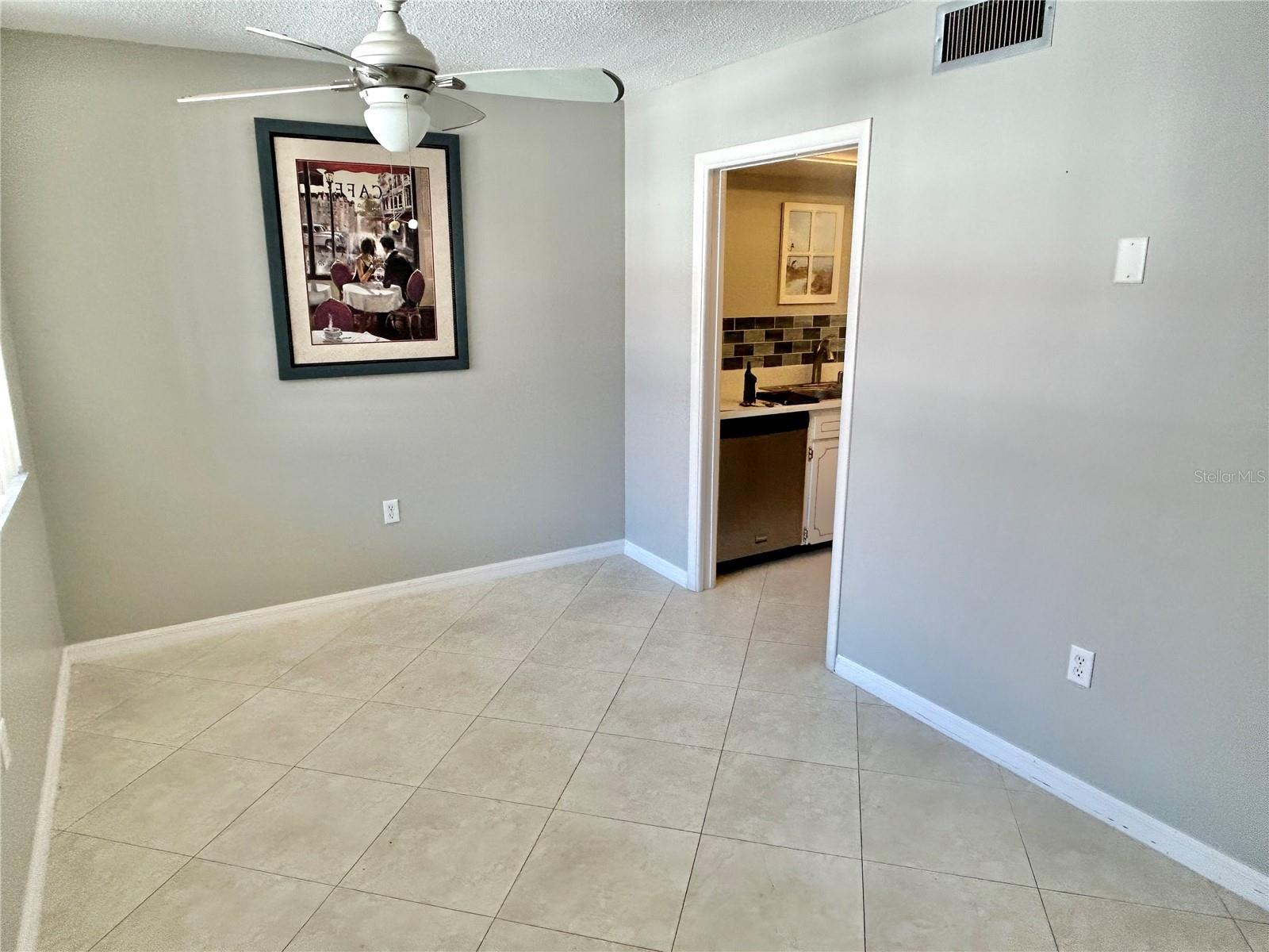 Image 11 of 46 For 2623 Seville Boulevard 302