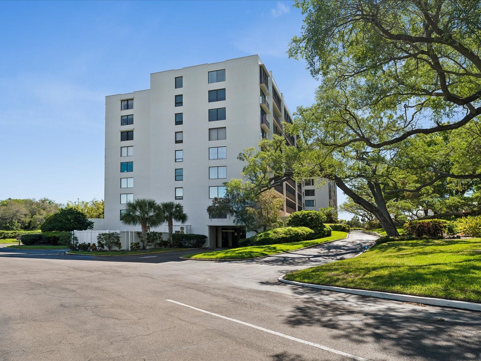 Listing photo id 39 for 220 Belleview Boulevard 209