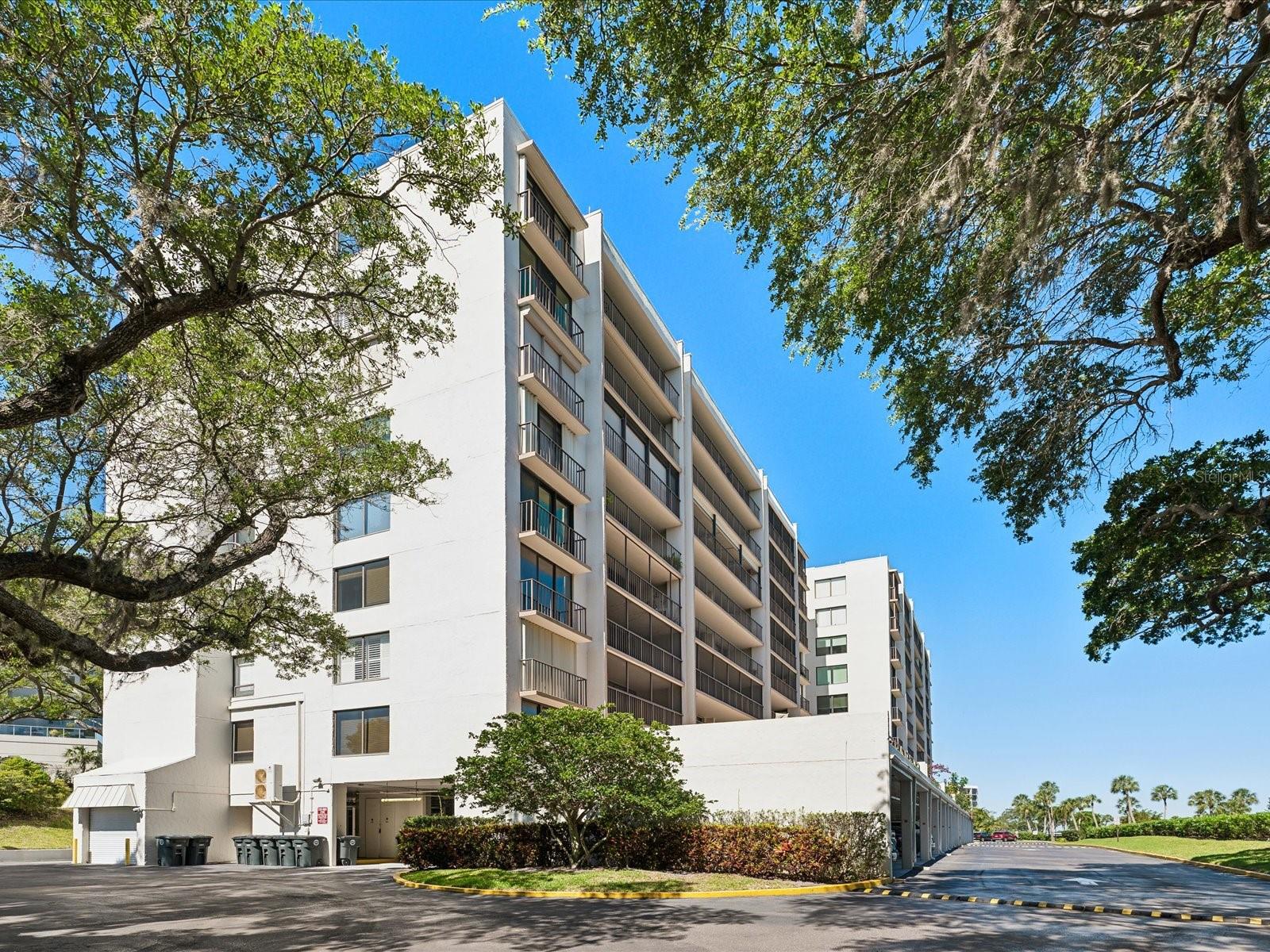 Listing photo id 41 for 220 Belleview Boulevard 209