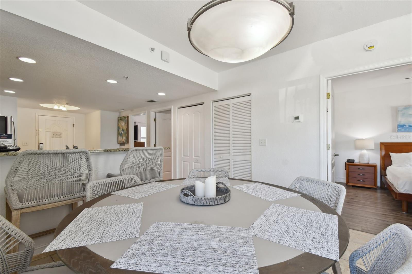 Image 17 of 68 For 11605 Gulf Boulevard 208