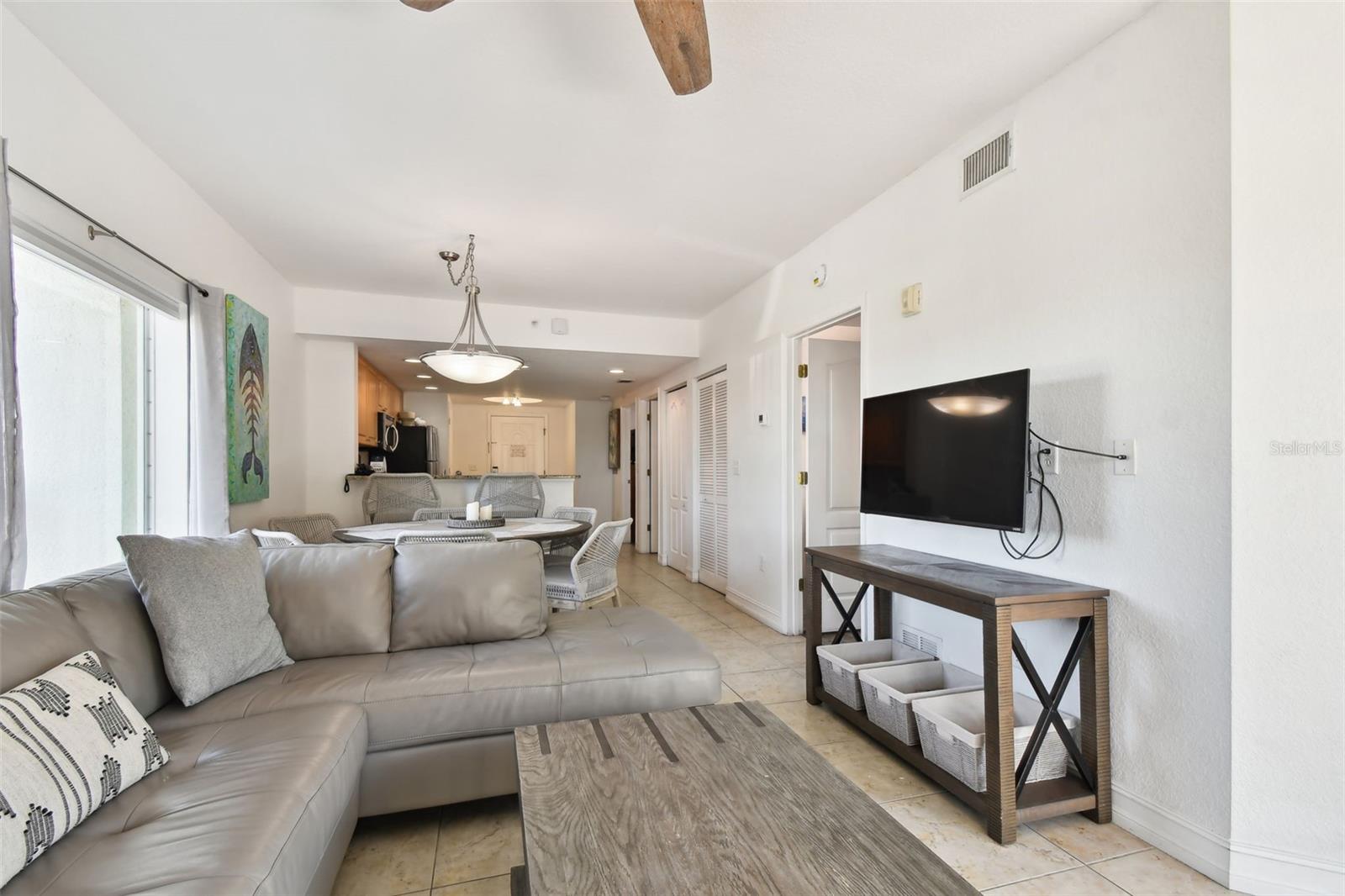 Image 20 of 68 For 11605 Gulf Boulevard 208