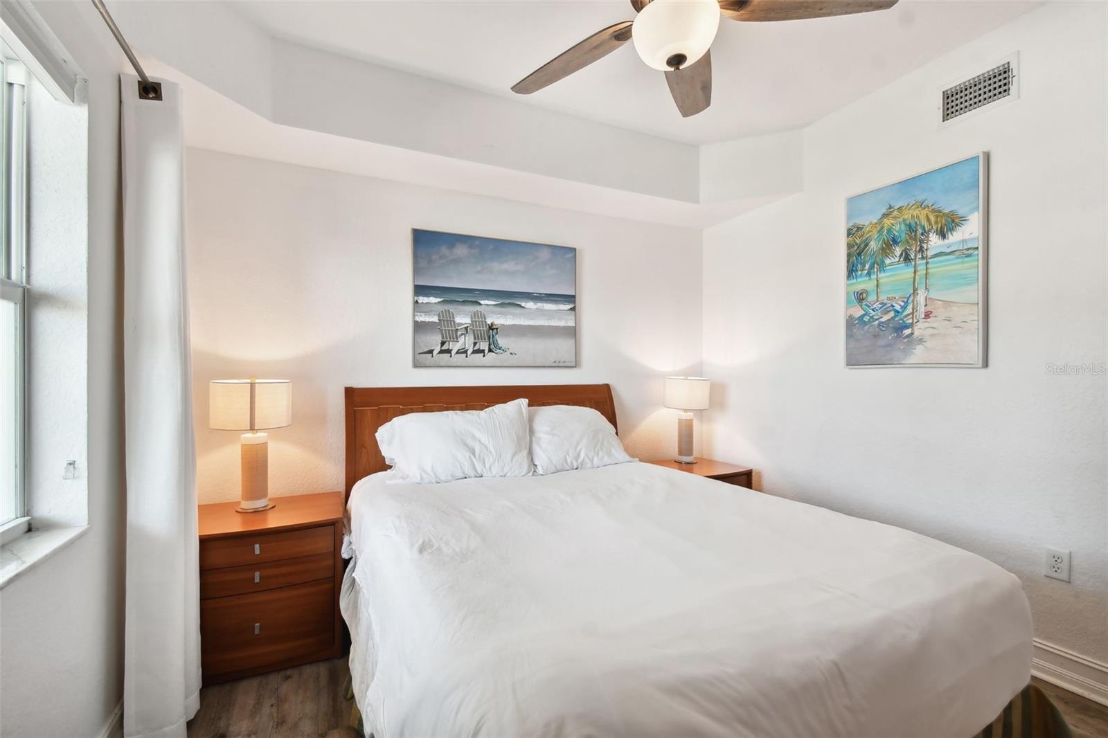 Image 22 of 68 For 11605 Gulf Boulevard 208