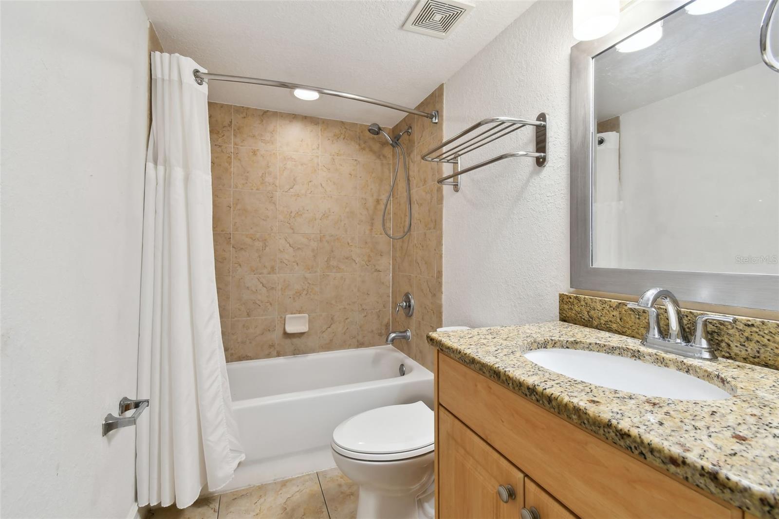 Image 23 of 68 For 11605 Gulf Boulevard 208