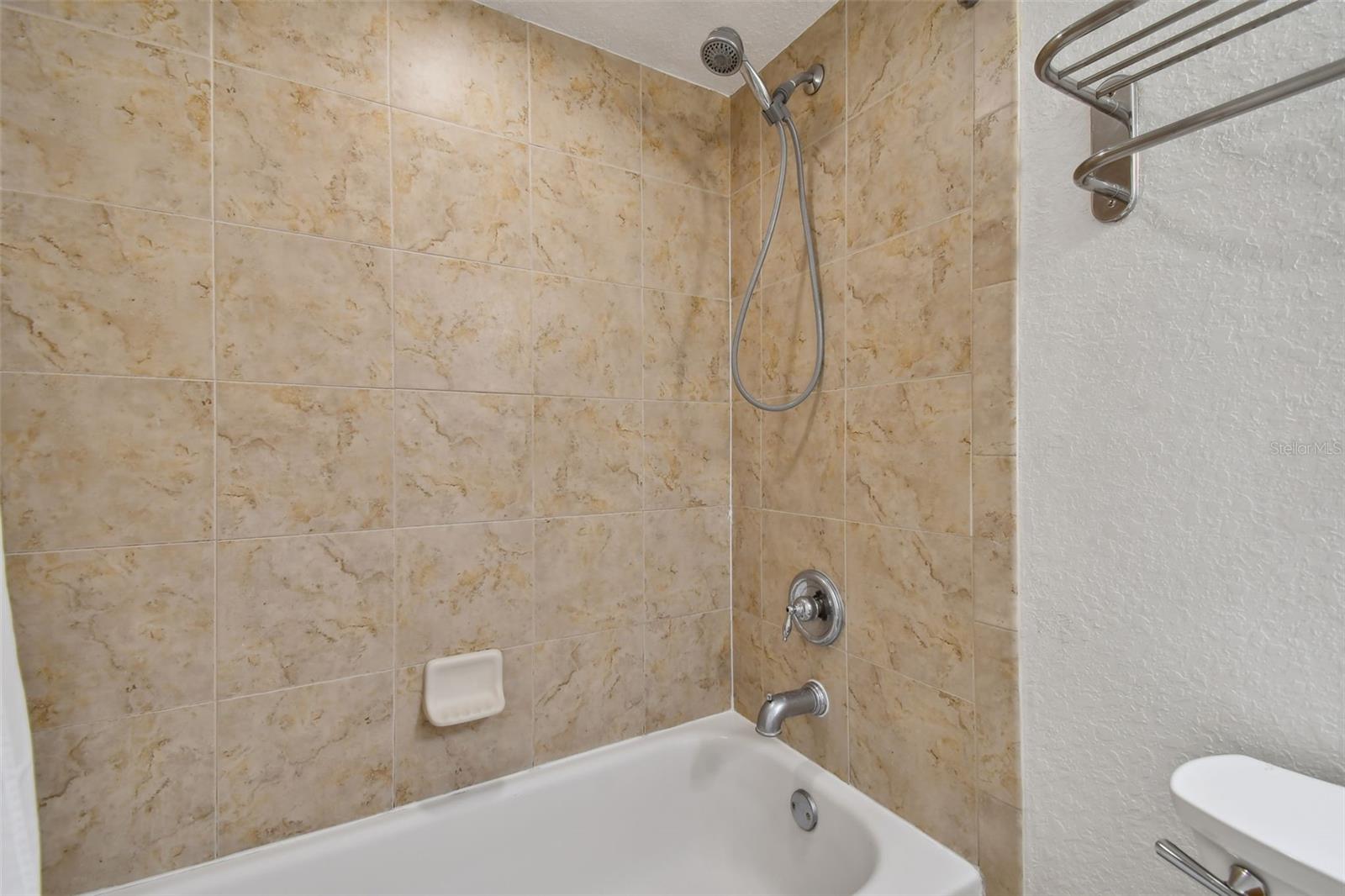 Image 24 of 68 For 11605 Gulf Boulevard 208