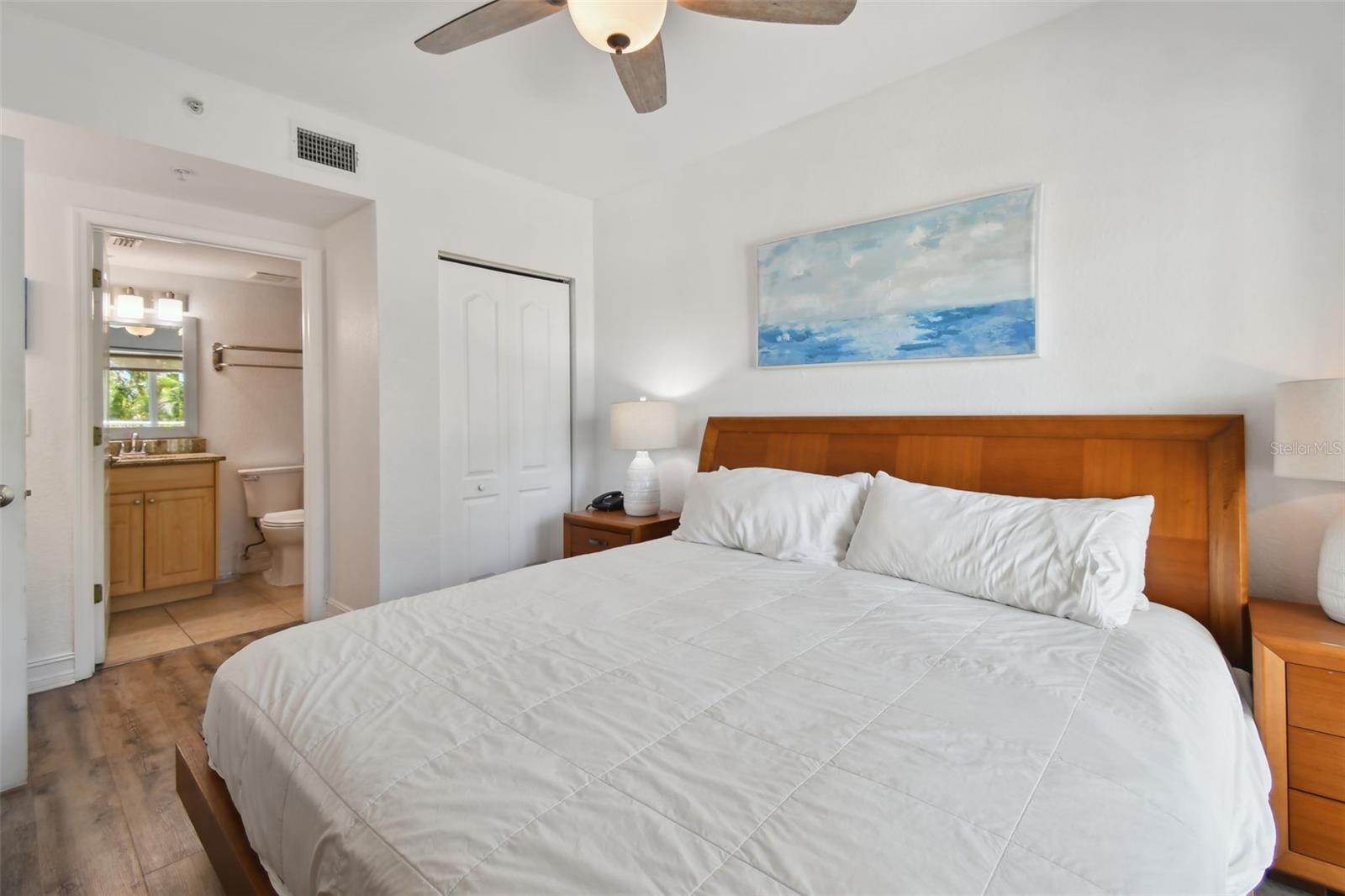 Image 27 of 68 For 11605 Gulf Boulevard 208