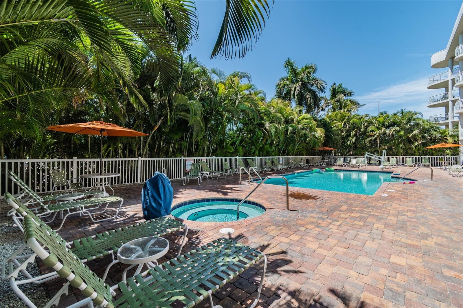 Image 3 of 68 For 11605 Gulf Boulevard 208