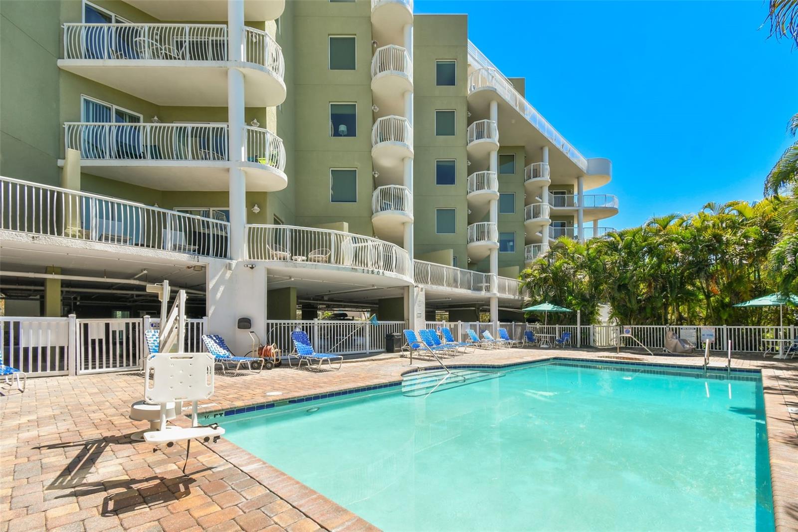 Image 4 of 68 For 11605 Gulf Boulevard 208