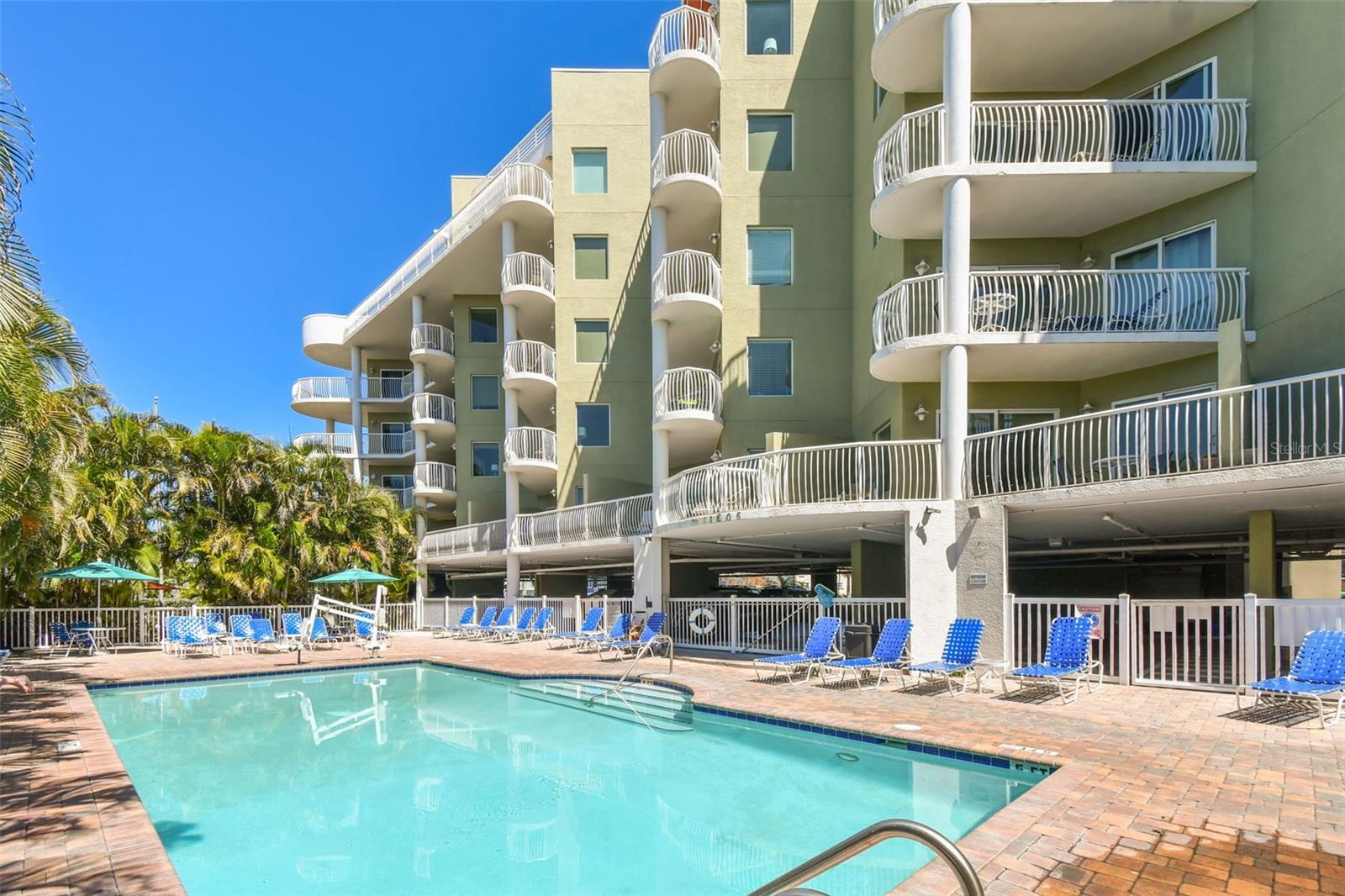 Image 42 of 68 For 11605 Gulf Boulevard 208