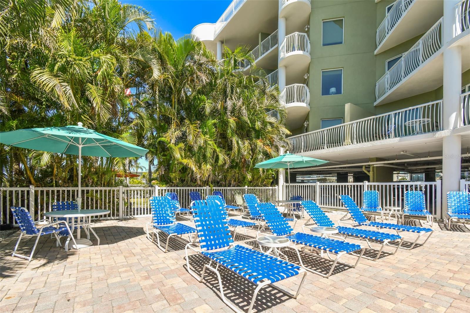 Image 43 of 68 For 11605 Gulf Boulevard 208