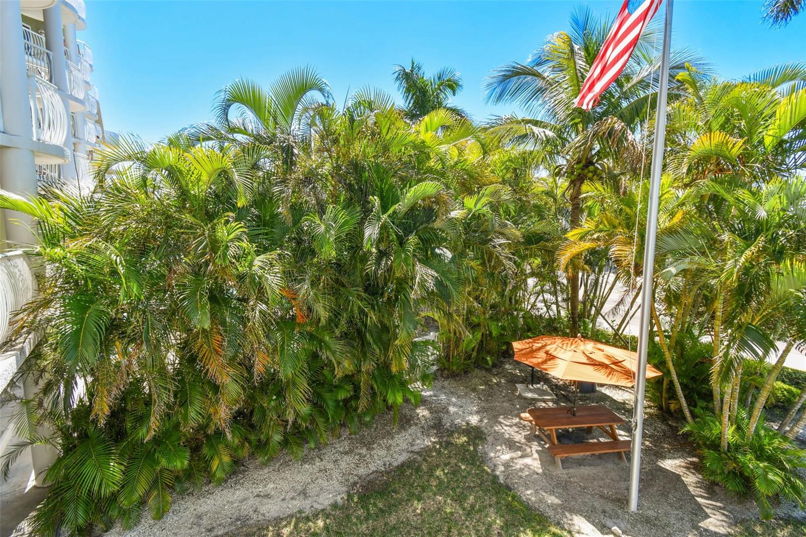 Image 44 of 68 For 11605 Gulf Boulevard 208