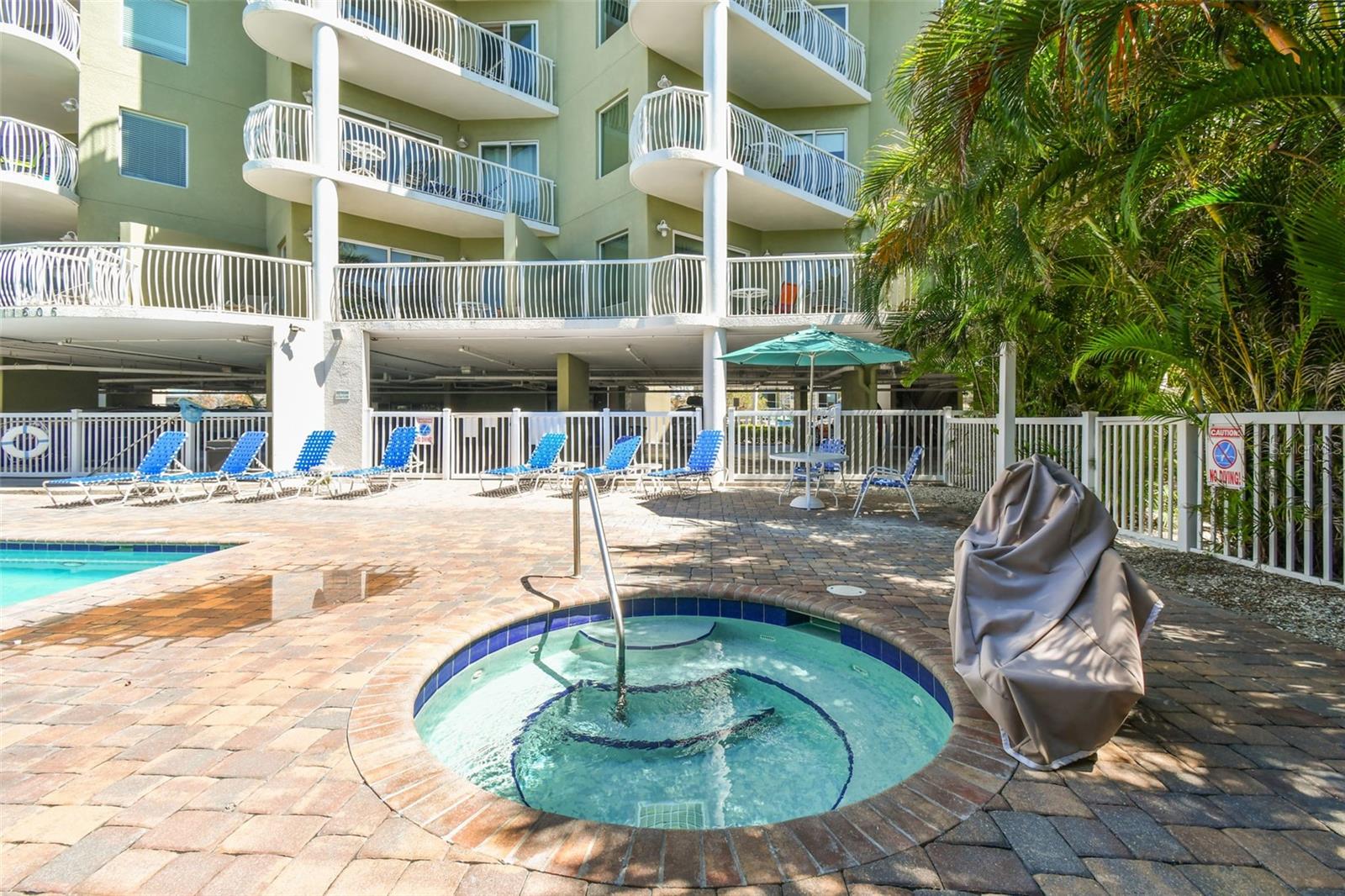 Image 53 of 68 For 11605 Gulf Boulevard 208