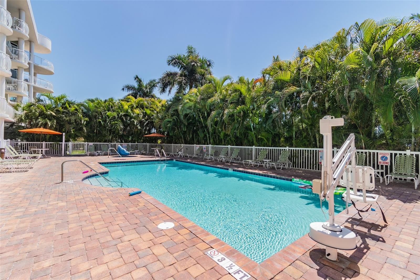 Image 65 of 68 For 11605 Gulf Boulevard 208