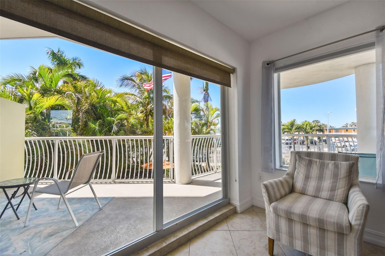 Image 9 of 68 For 11605 Gulf Boulevard 208