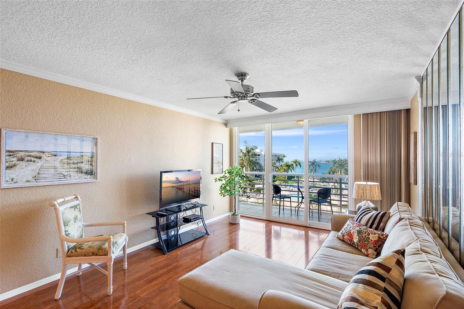 Listing photo id 2 for 6021 Bahia Del Mar Circle 439