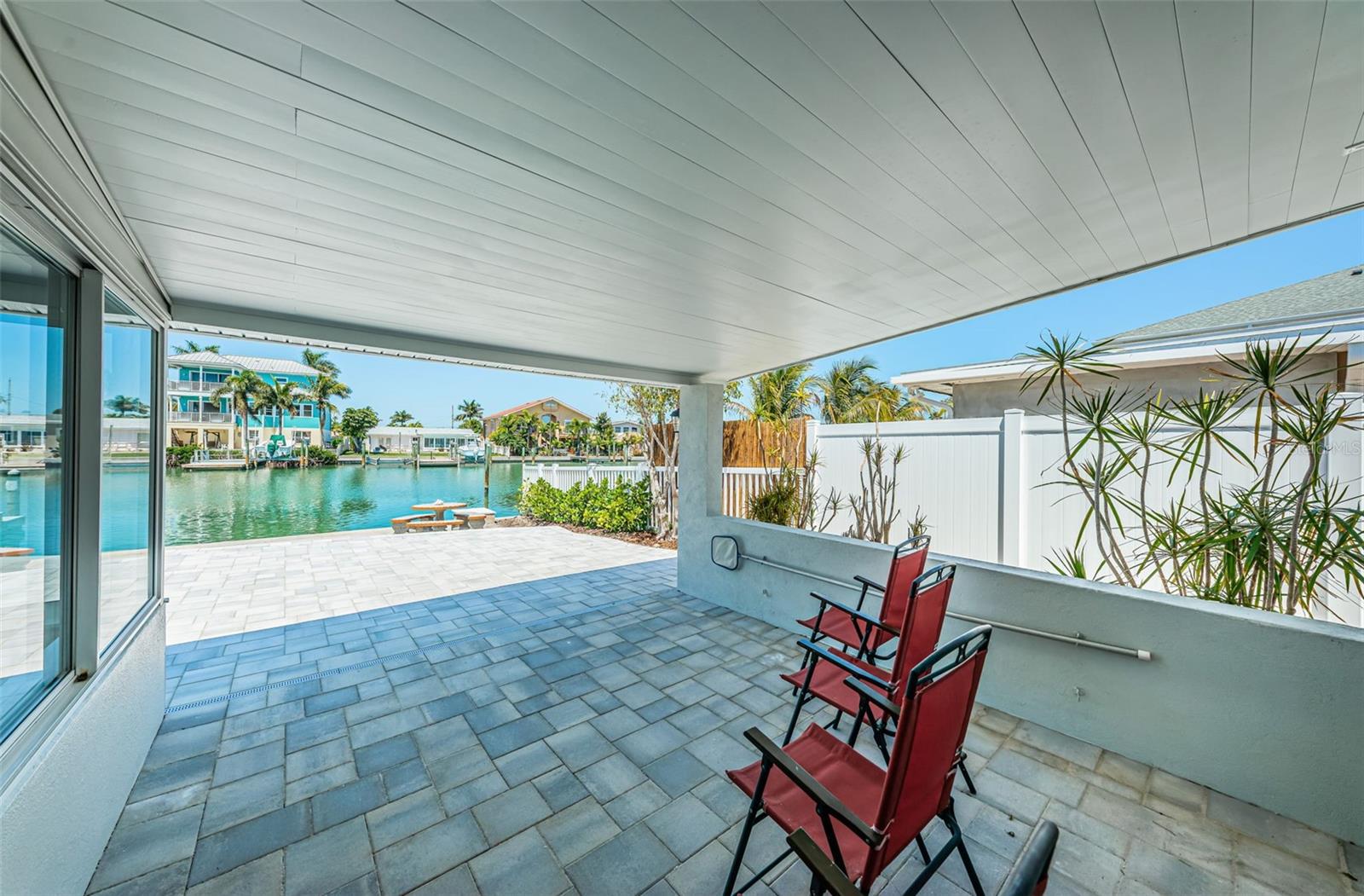 Listing photo id 36 for 550 Johns Pass Avenue