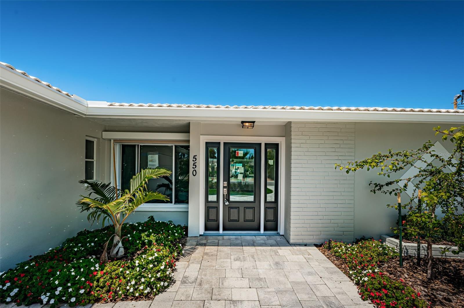 Listing photo id 2 for 550 Johns Pass Avenue