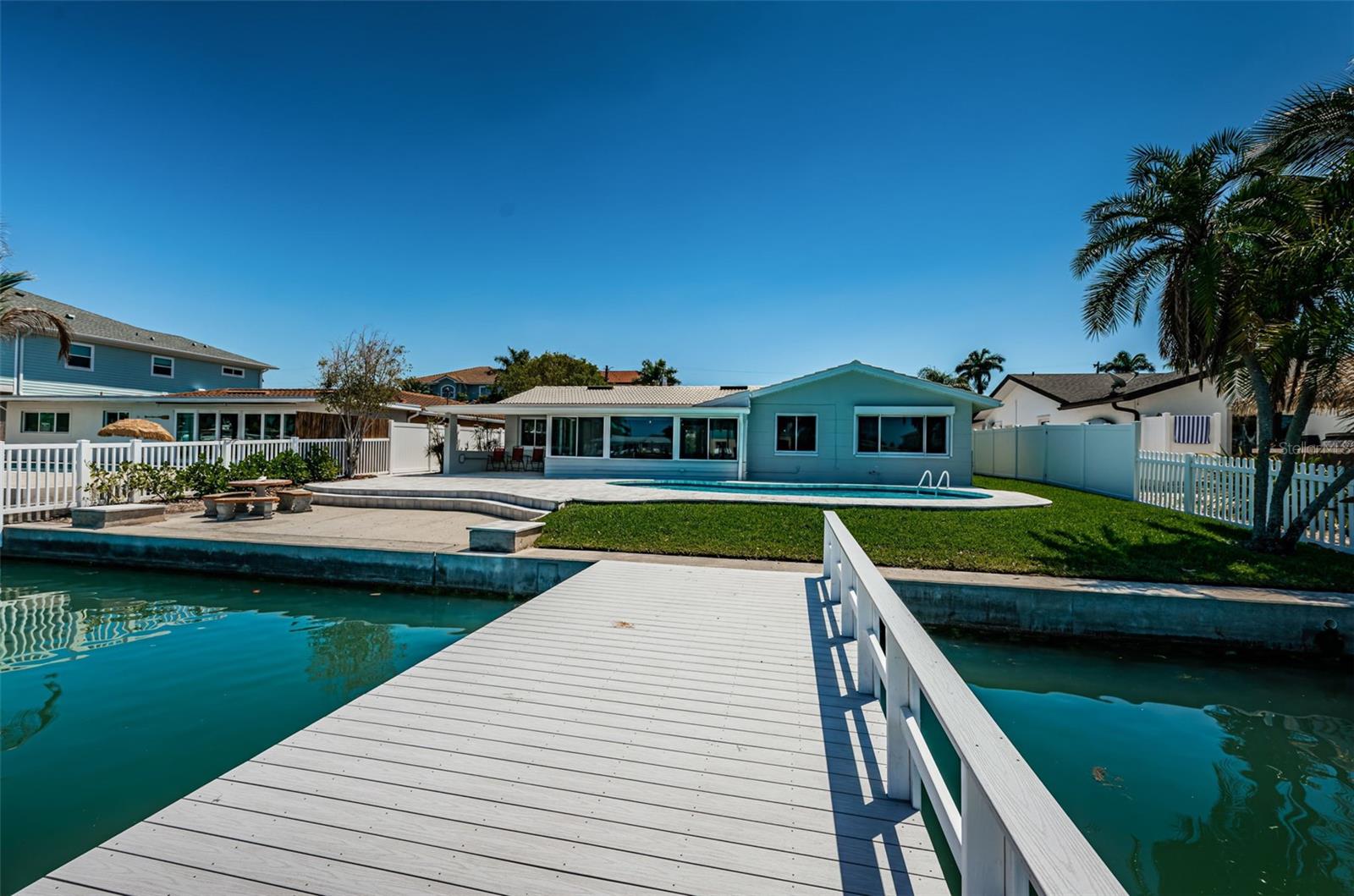 Listing photo id 45 for 550 Johns Pass Avenue