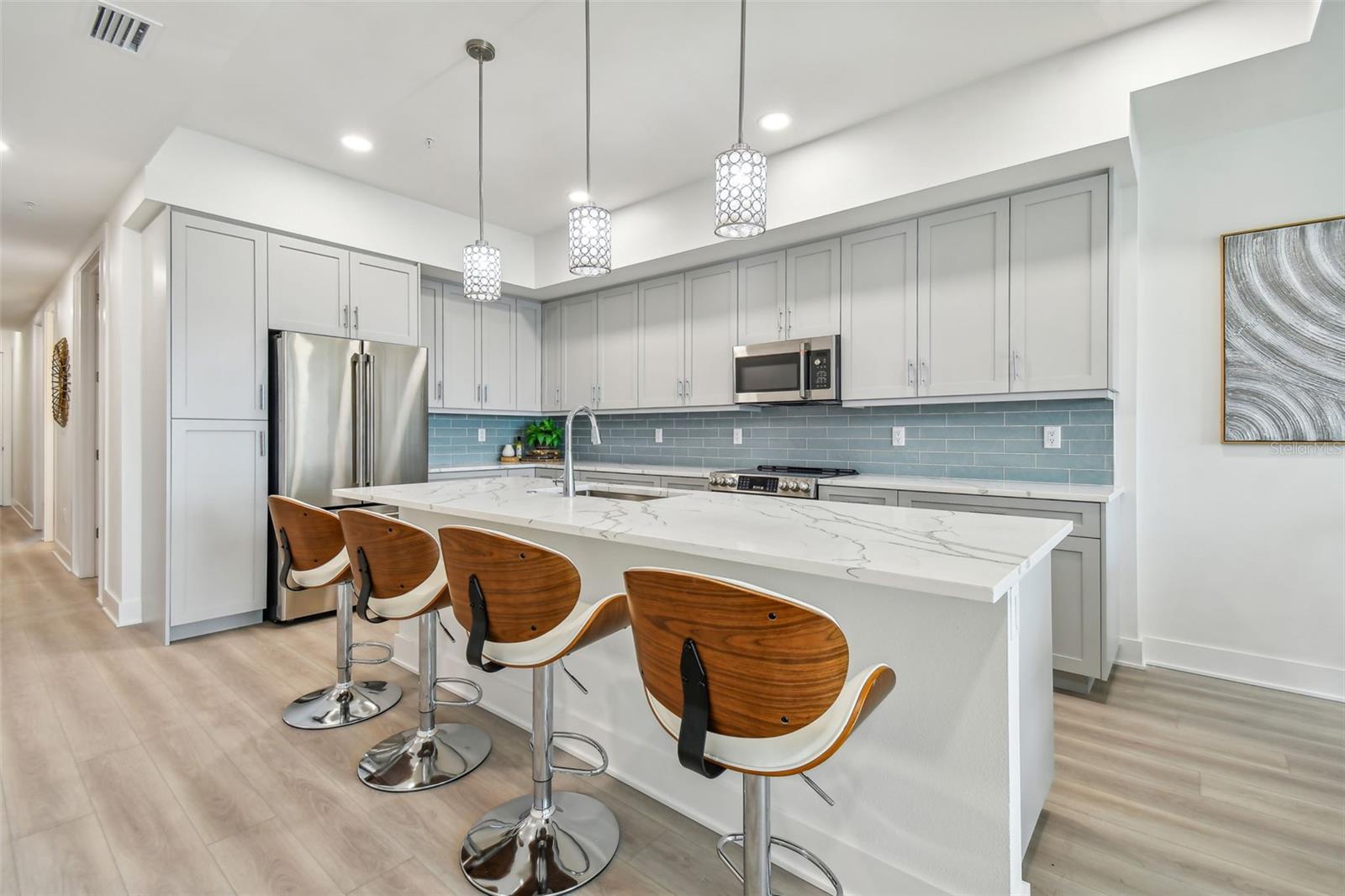 Listing photo id 17 for 400 150th Avenue 301