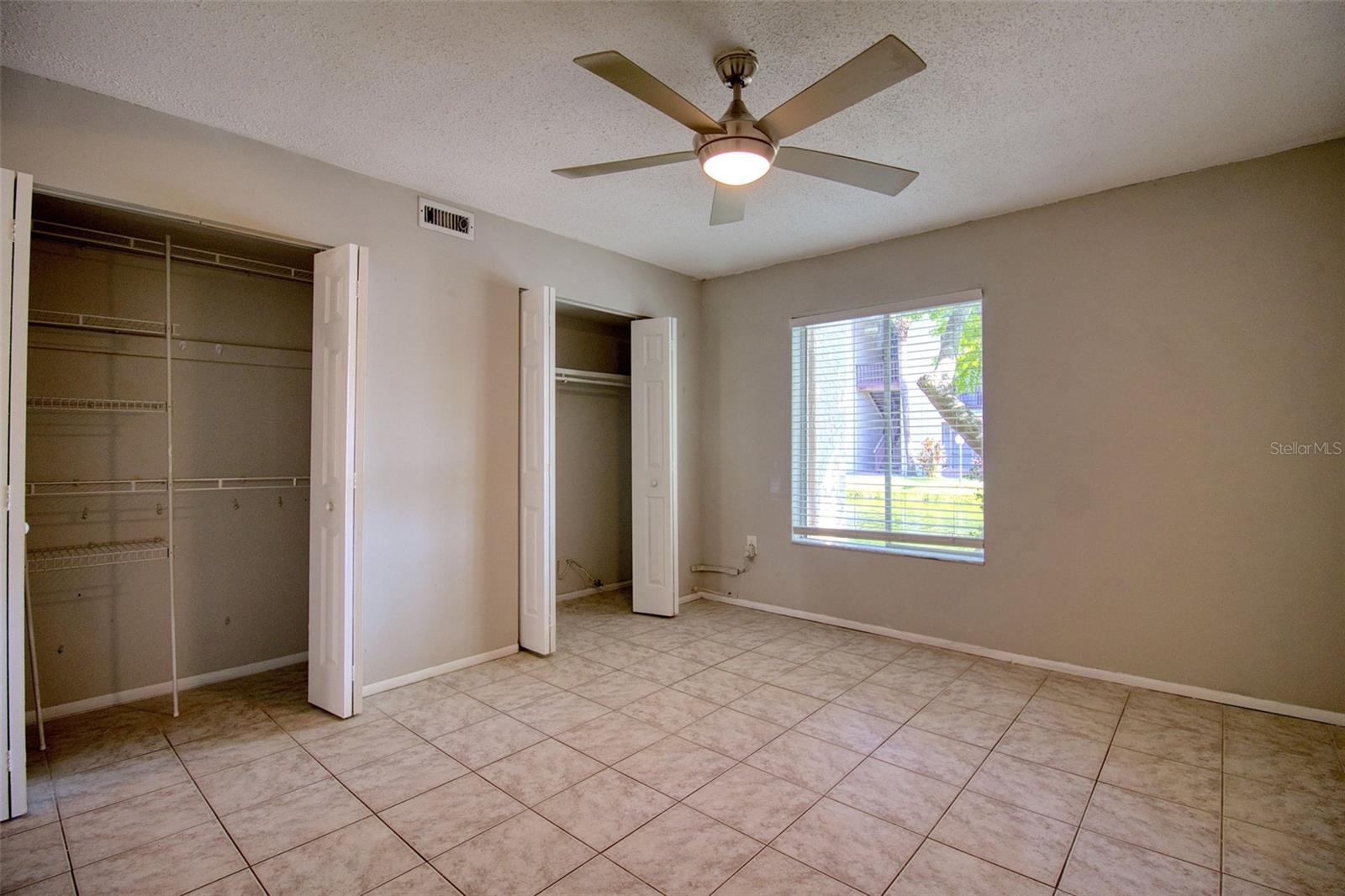 Listing photo id 8 for 3865 Lake Drive 148