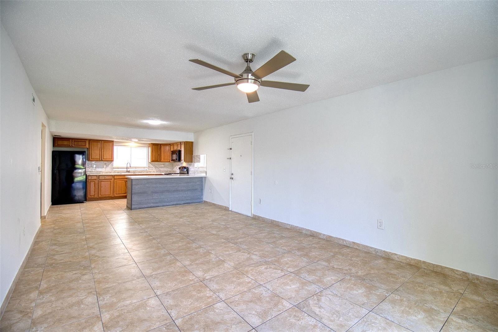 Listing photo id 5 for 3865 Lake Drive 148