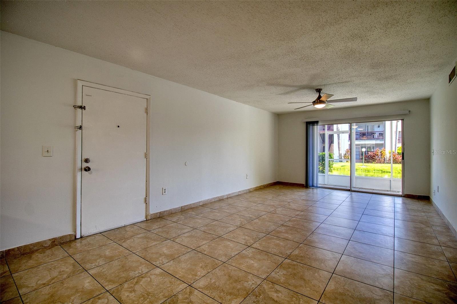 Listing photo id 6 for 3865 Lake Drive 148