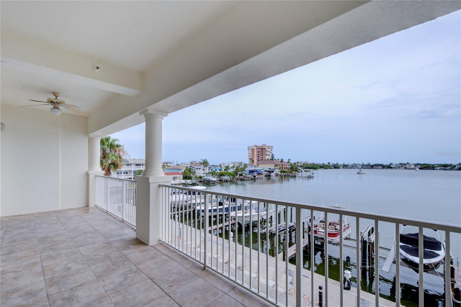 Image 9 of 47 For 17717 Gulf Boulevard 303