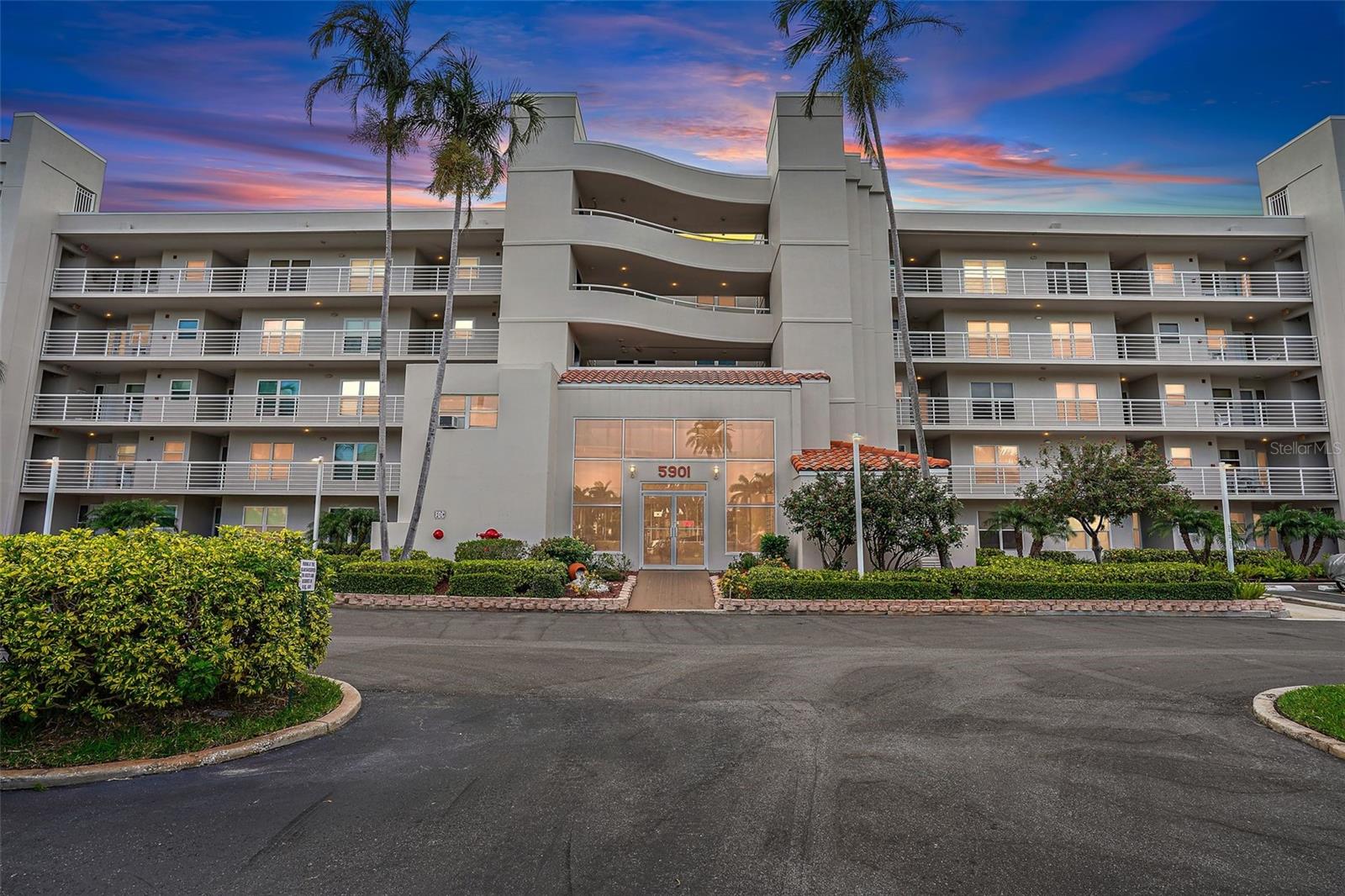 Listing photo id 1 for 5901 Bahia Del Mar Circle 221