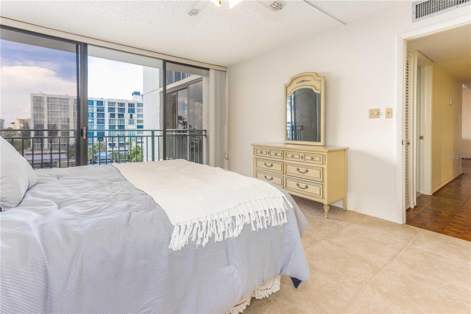 Image 16 of 63 For 1380 Gulf Boulevard 307