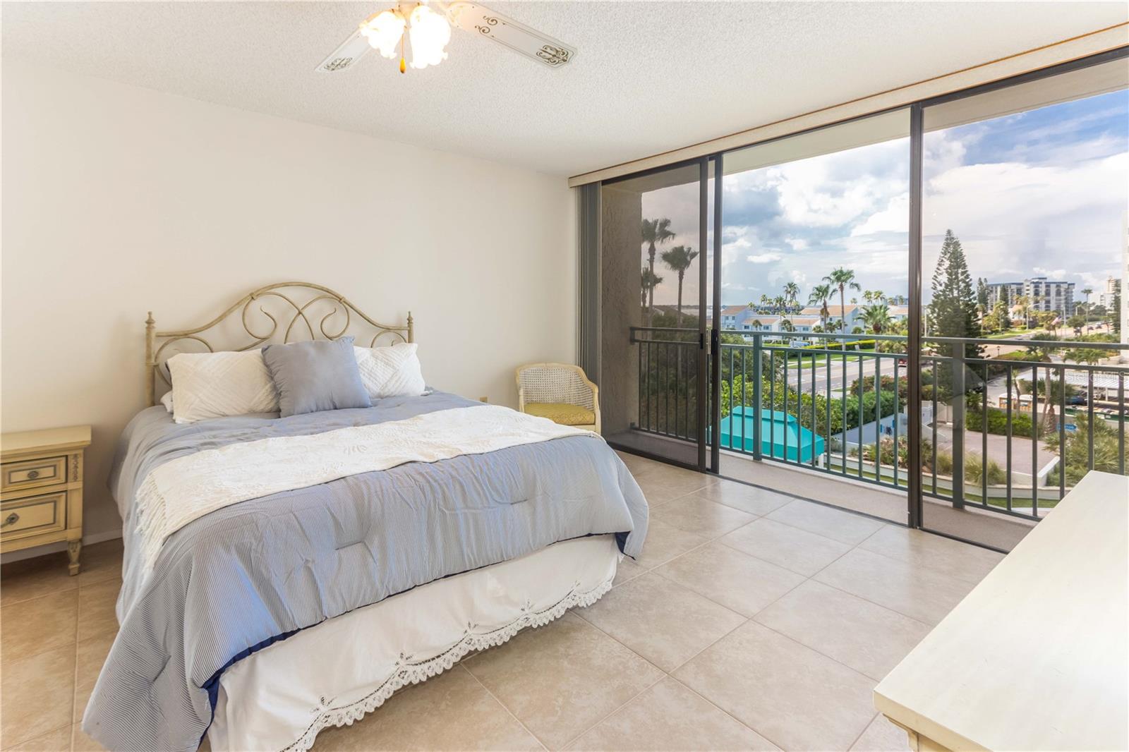 Image 17 of 63 For 1380 Gulf Boulevard 307