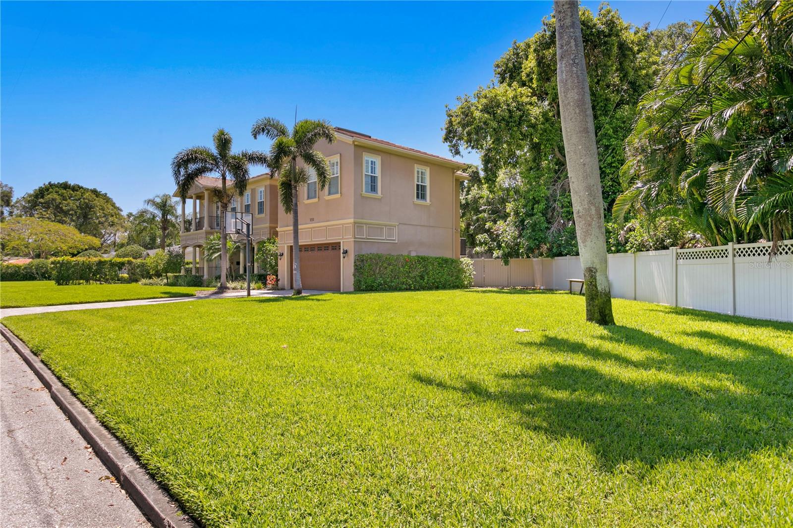 Listing photo id 50 for 131 Miramar Boulevard Ne