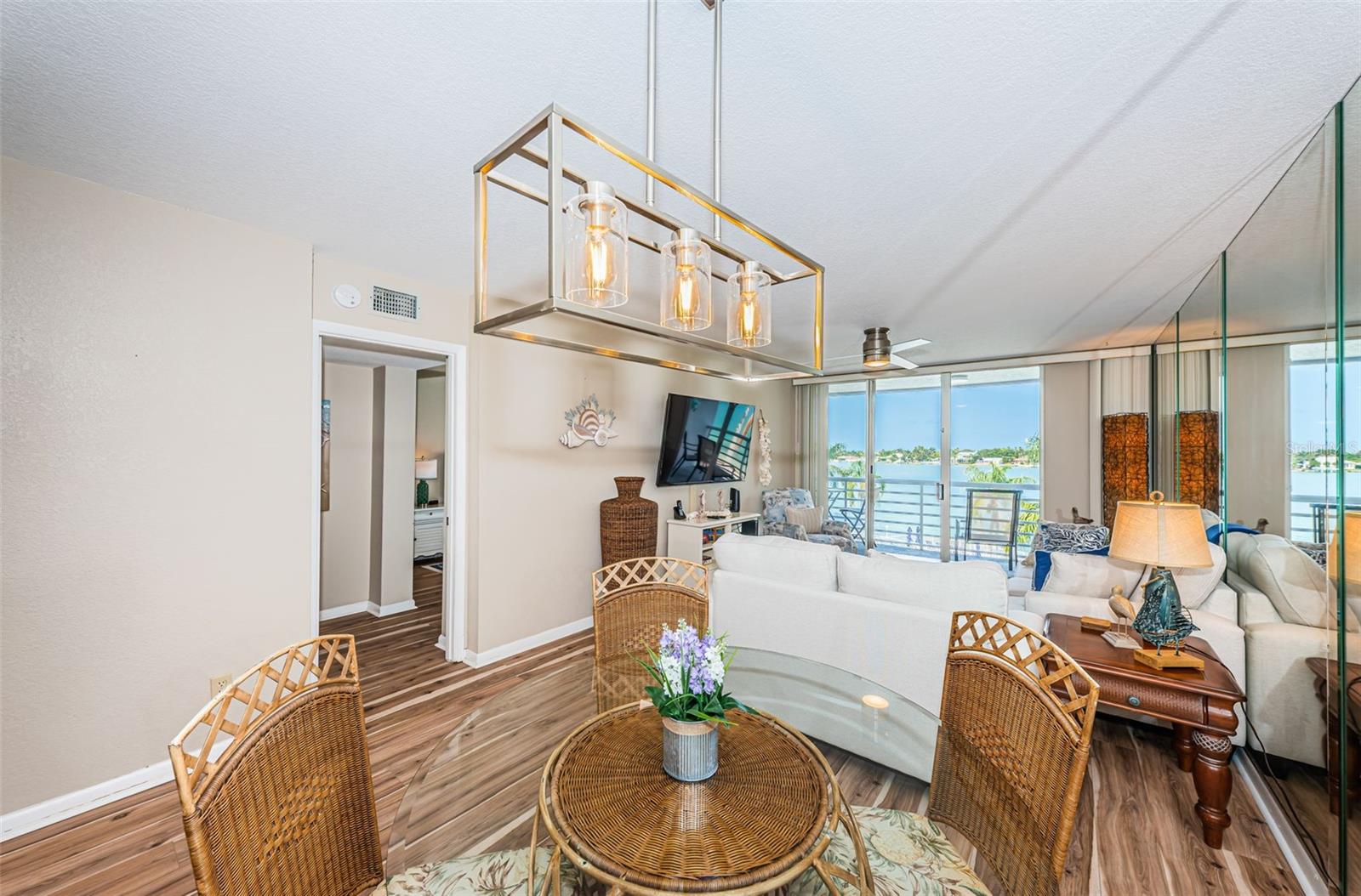 Image 17 of 39 For 5801 Bahia Del Mar Circle 311