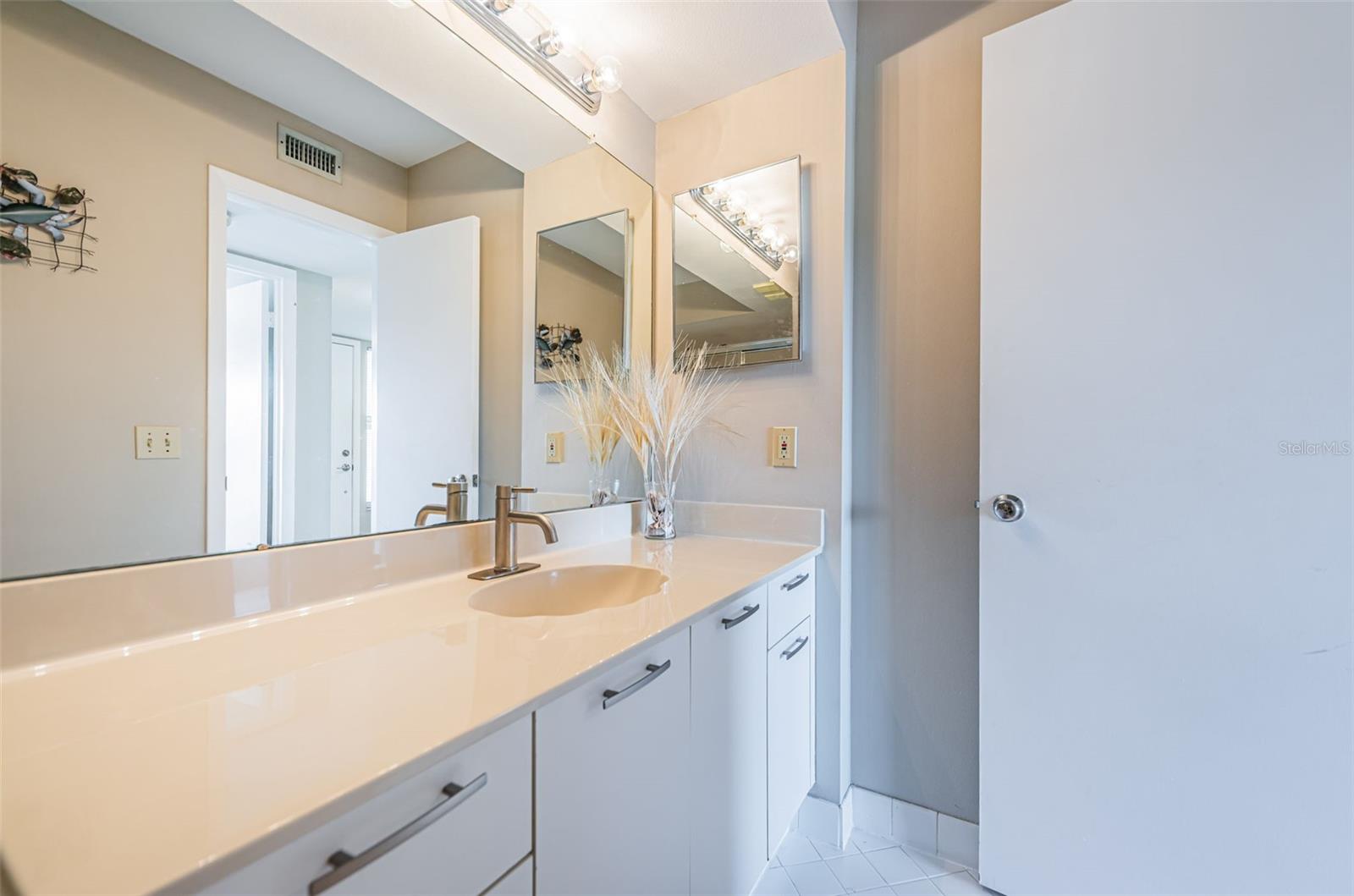 Image 32 of 39 For 5801 Bahia Del Mar Circle 311